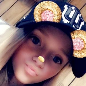 Meet your Posher, Claire